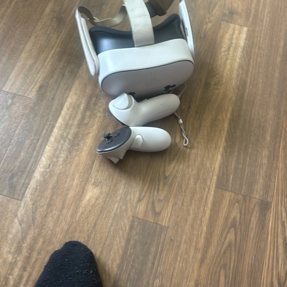 VR Headset and Controllers - White